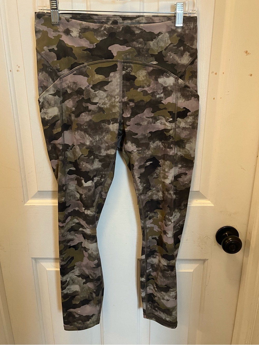 🍋🦄LIKE NEW Lululemon Heritage Camo Wash Juniper Green Power Thru HR Tight - Sz 8